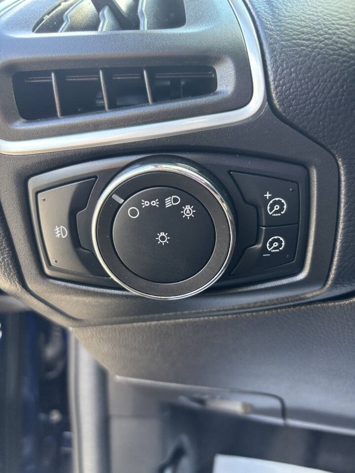 Used 2012 Ford Focus Titanium FWD image 27