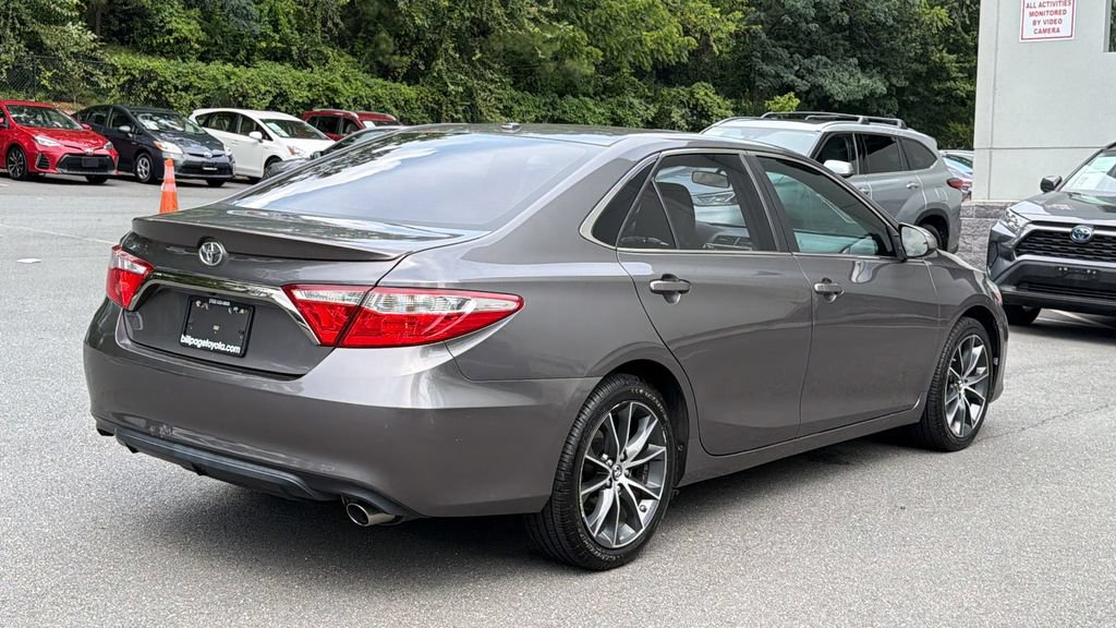 Used 2015 Toyota Camry XSE w/ Moonroof Package FWD image 4