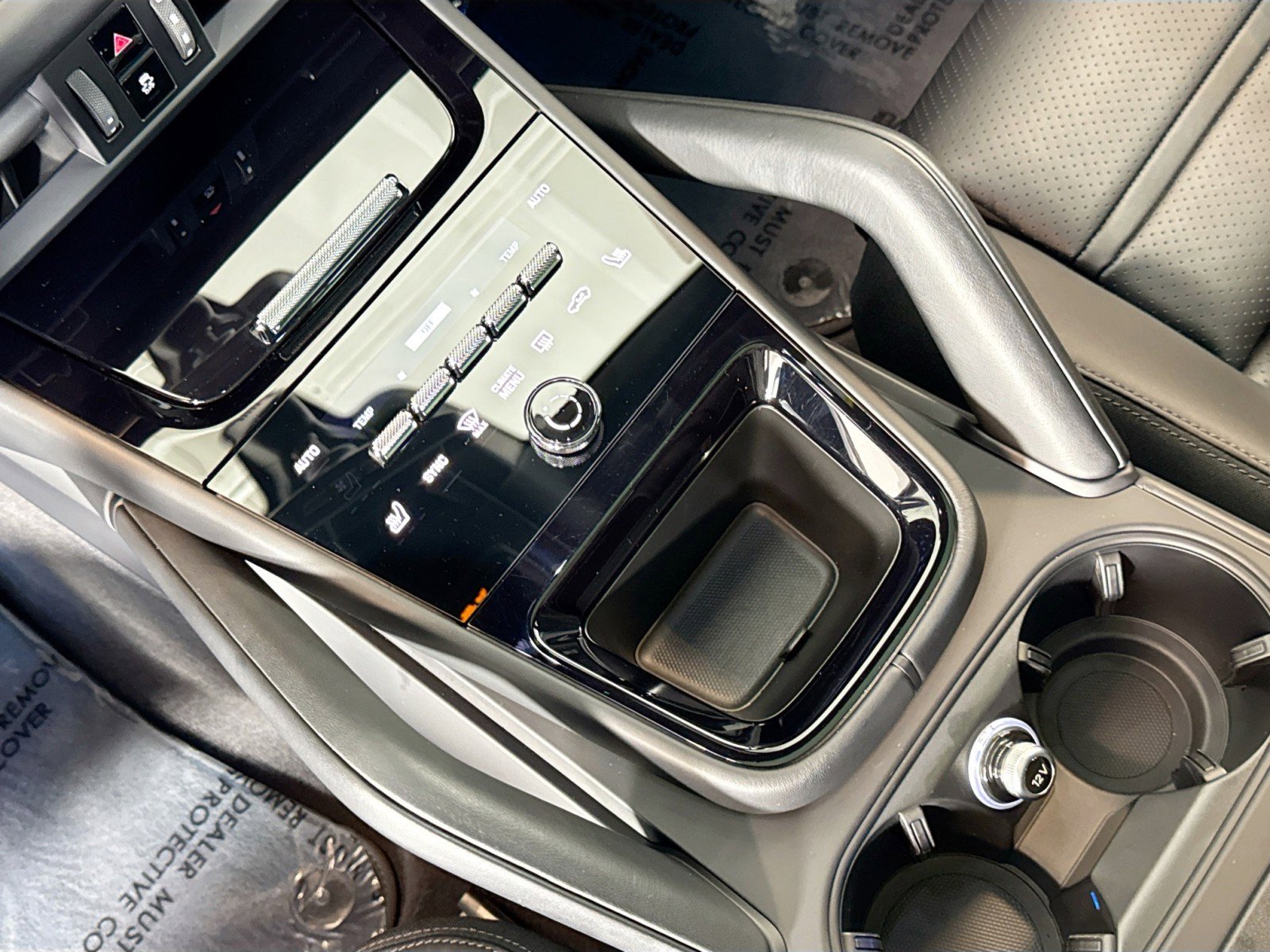 Used 2025 Porsche Cayenne image 18