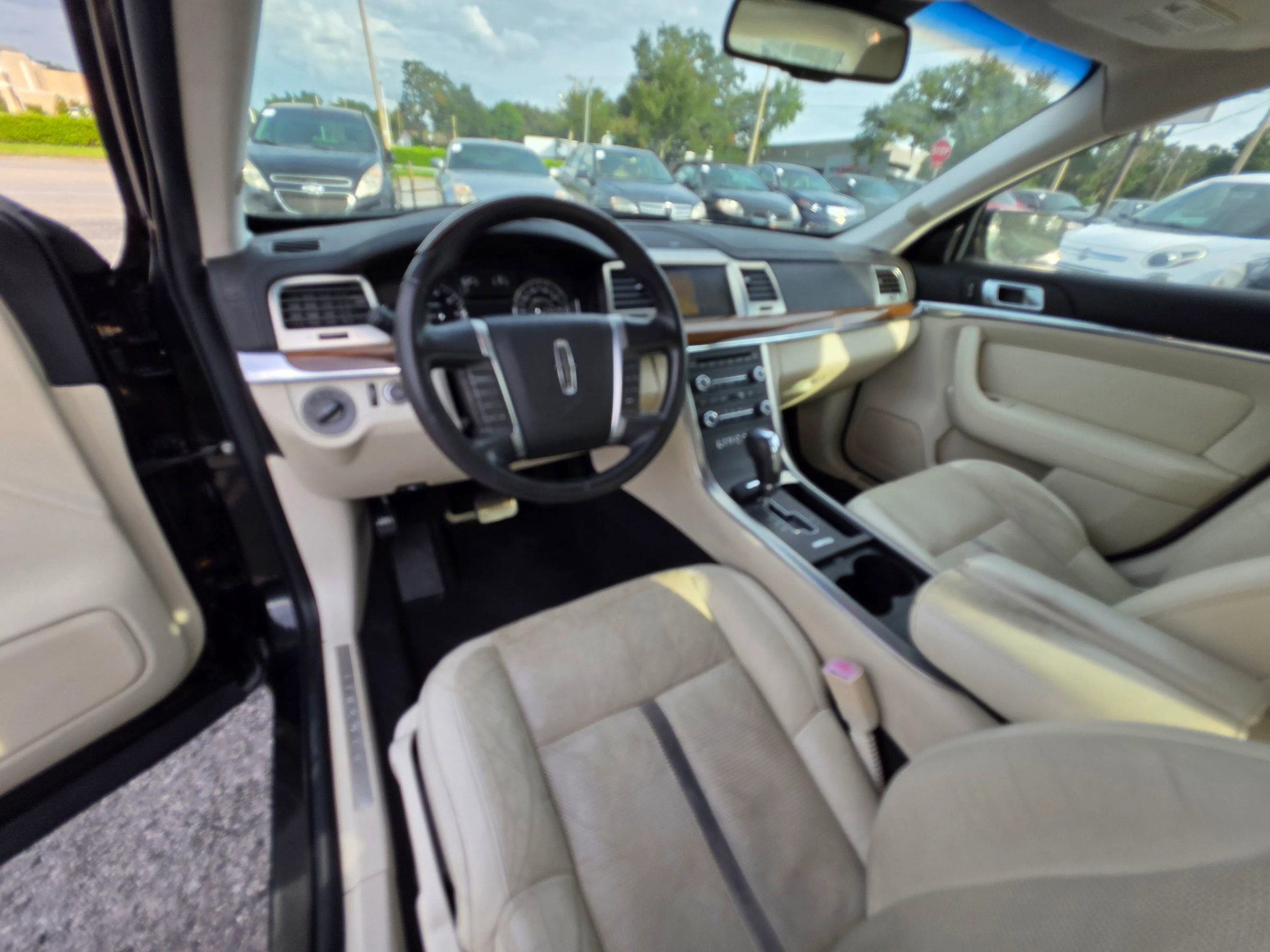 Used 2009 Lincoln MKS FWD image 14