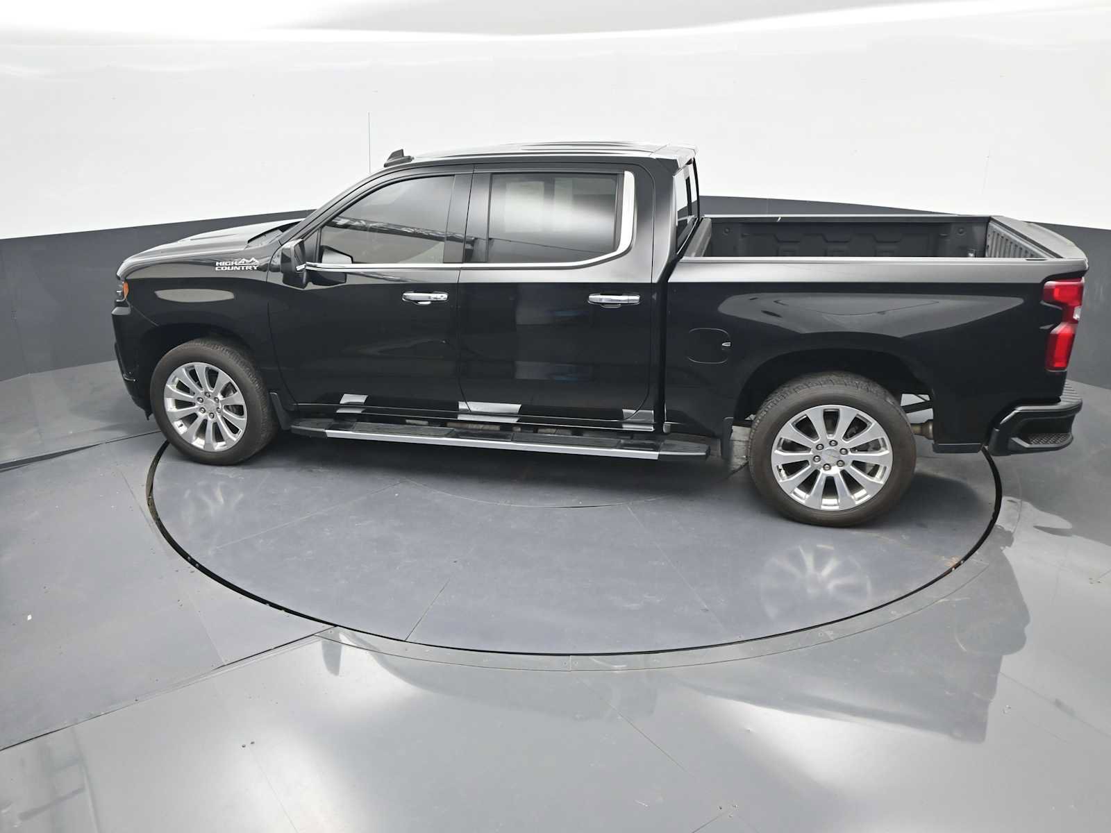 Used 2021 Chevrolet Silverado 1500 High Country w/ Technology Package AWD/4WD image 28