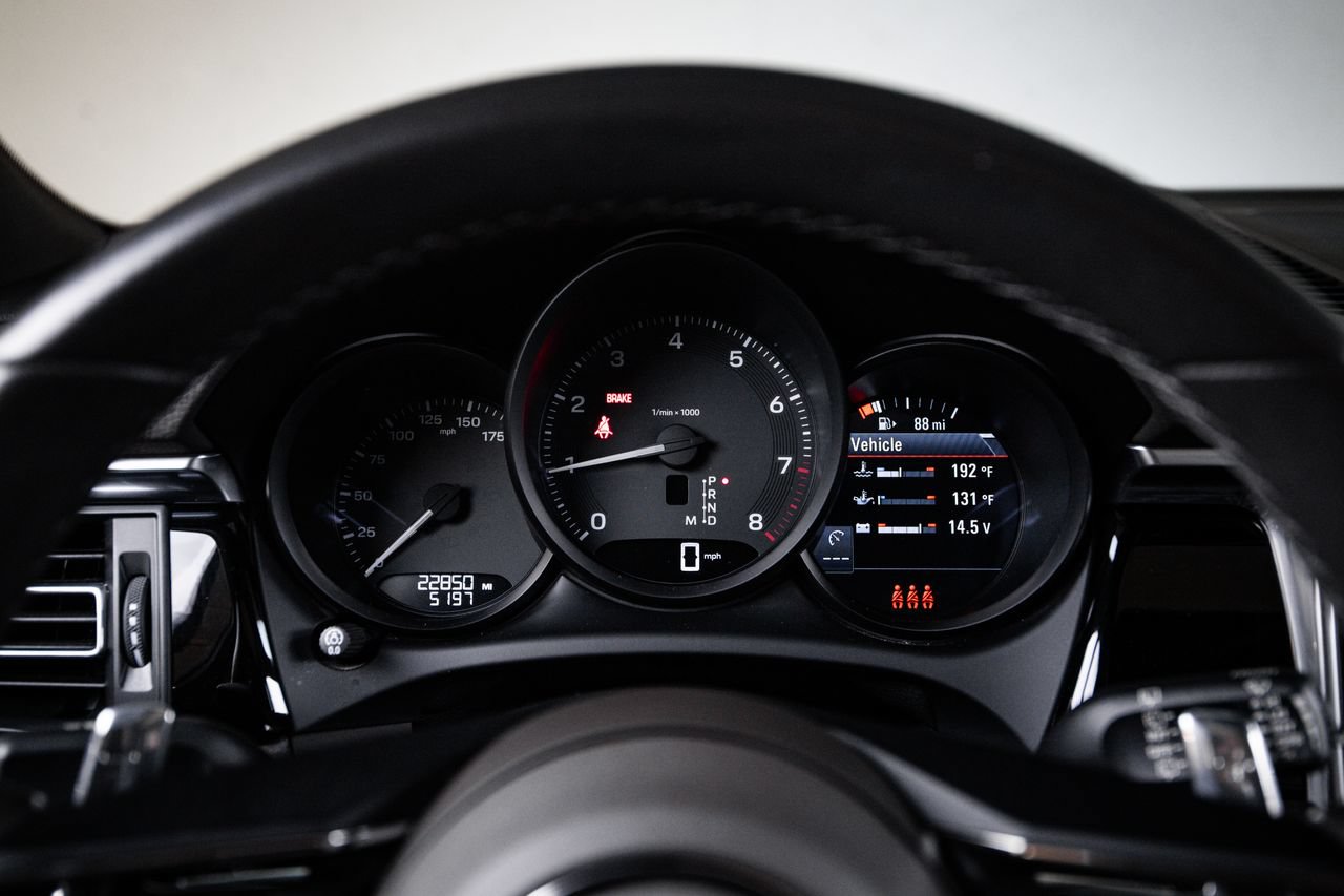 Certified 2024 Porsche Macan AWD/4WD image 15