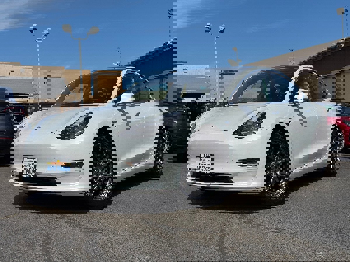 Used 2020 Tesla Model 3 Long Range image 2