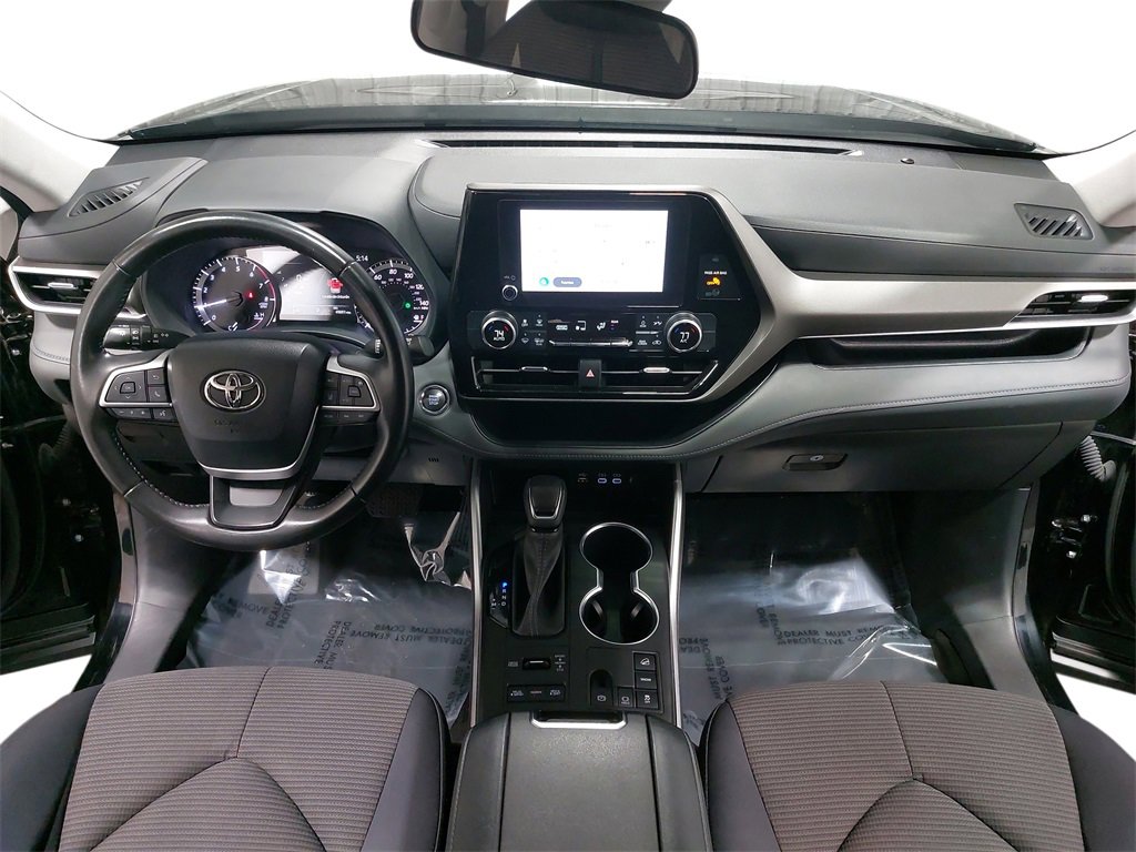 Used 2023 Toyota Highlander LE image 9