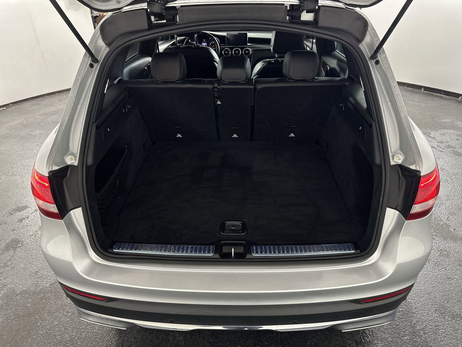 Used 2018 Mercedes-Benz GLC 300 4MATIC w/ Premium Package image 29