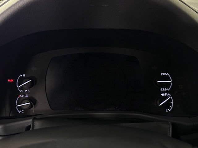 Used 2022 Lexus LX 600 4WD w/ Luxury Package image 21
