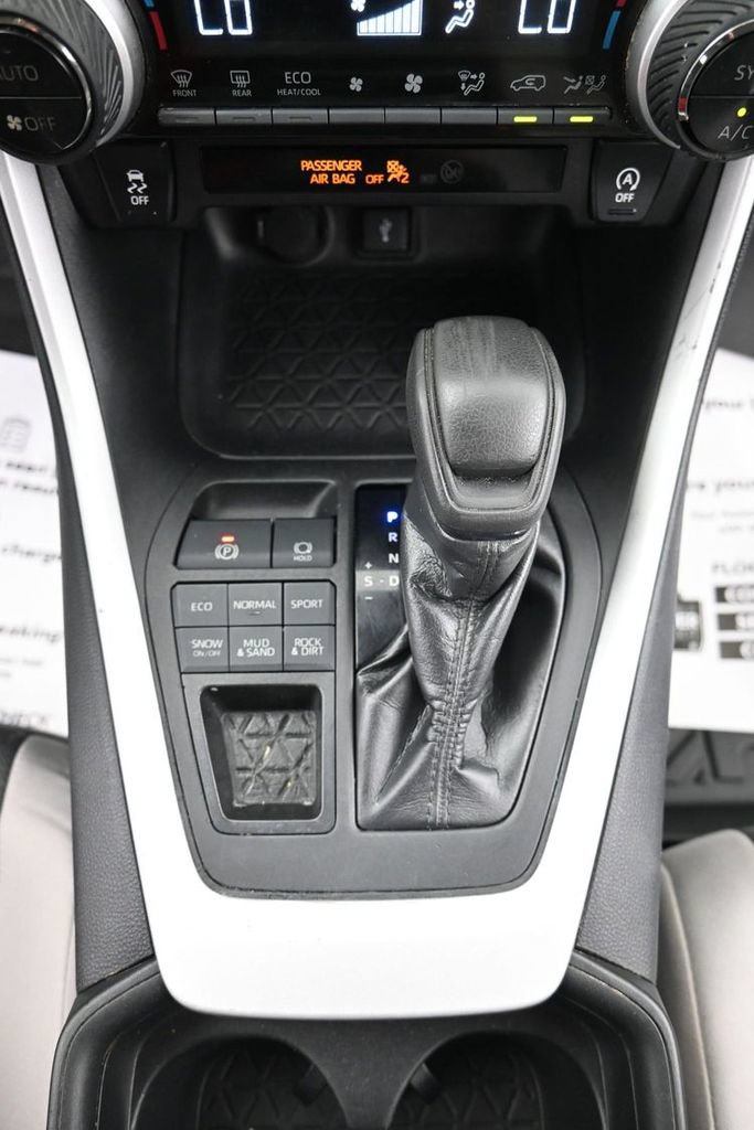 Used 2021 Toyota RAV4 XLE AWD/4WD image 23