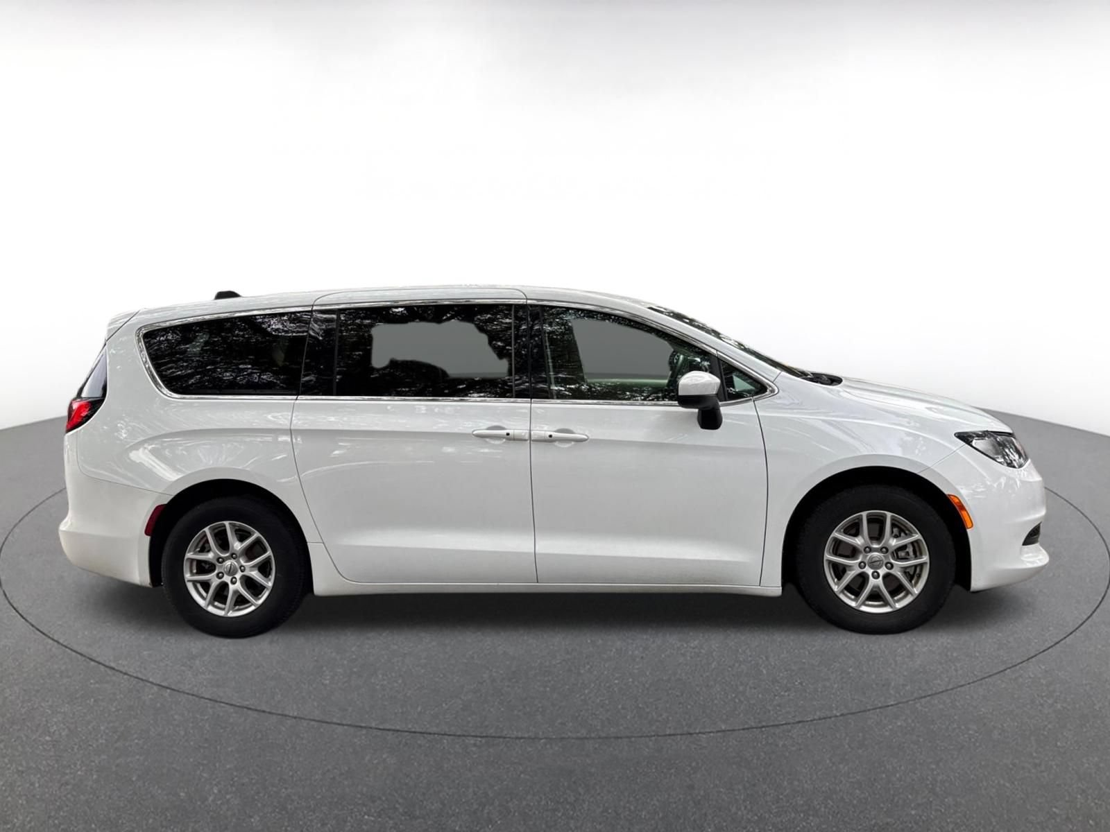 Used 2023 Chrysler Voyager LX FWD image 12