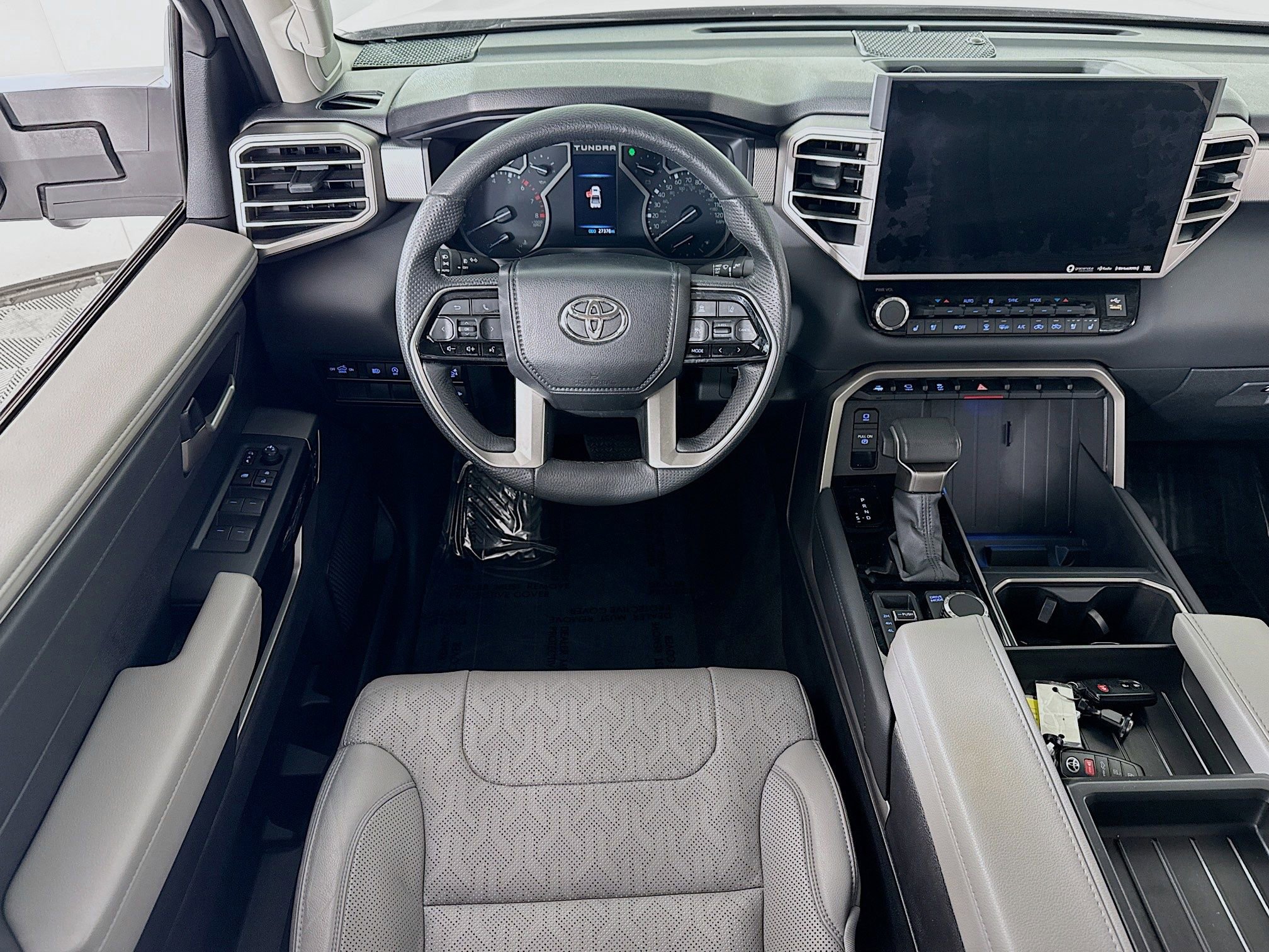 Used 2023 Toyota Tundra Limited AWD/4WD image 18