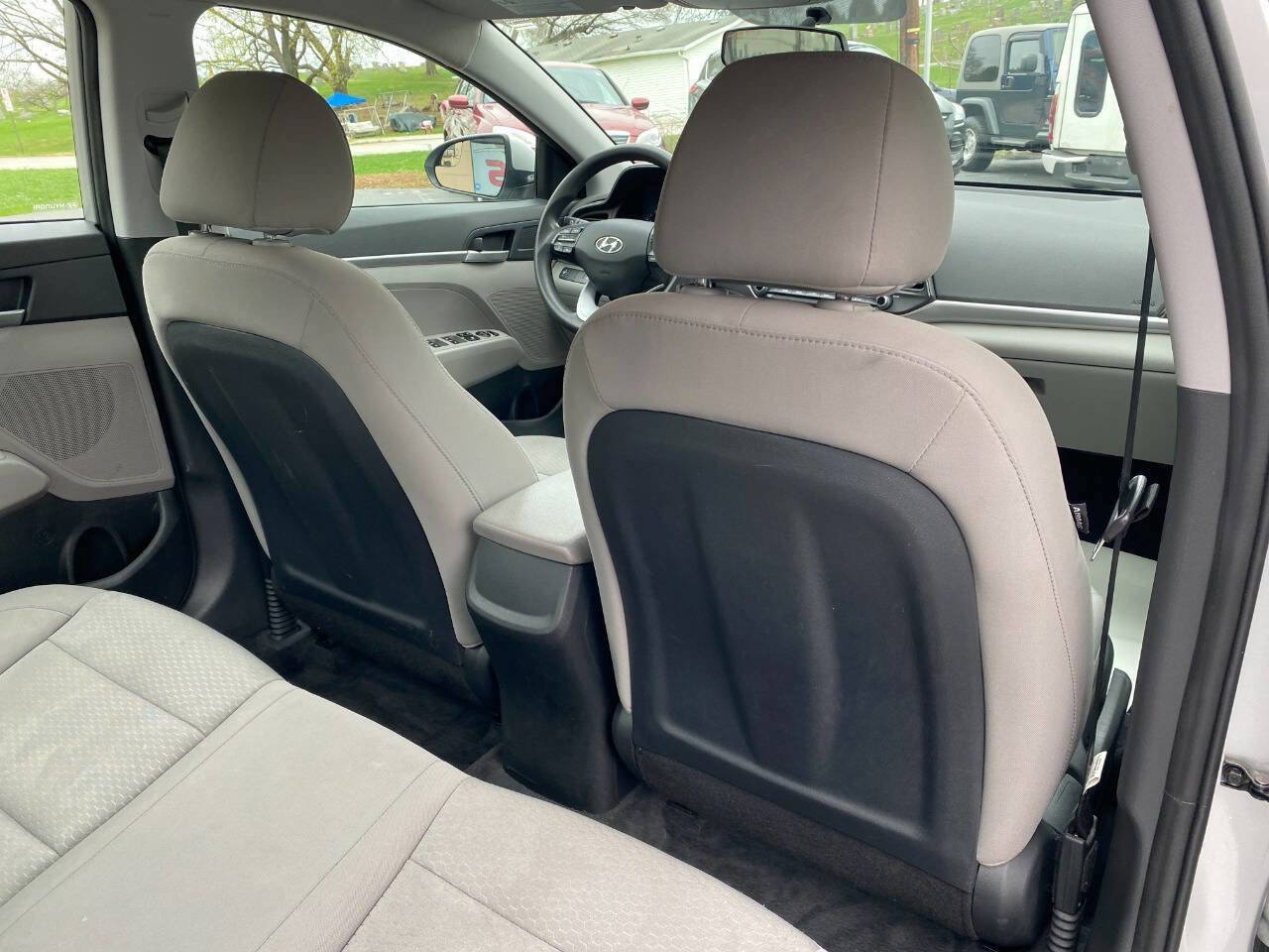 Used 2019 Hyundai Elantra SE image 26