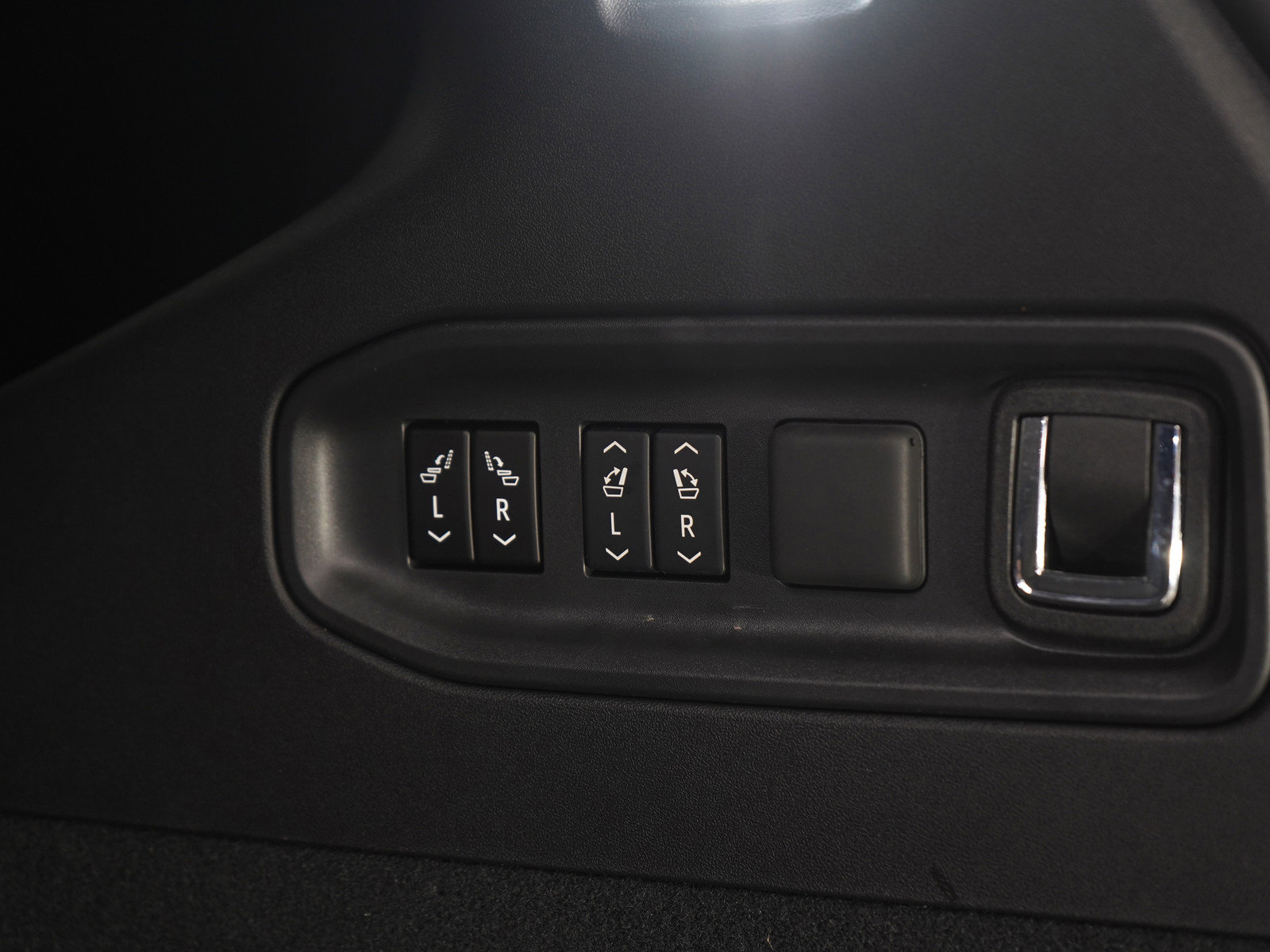 Used 2026 Cadillac Vistiq Luxury image 12