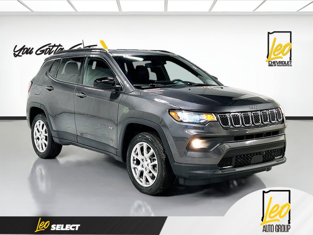 Used 2023 Jeep Compass Latitude image 3