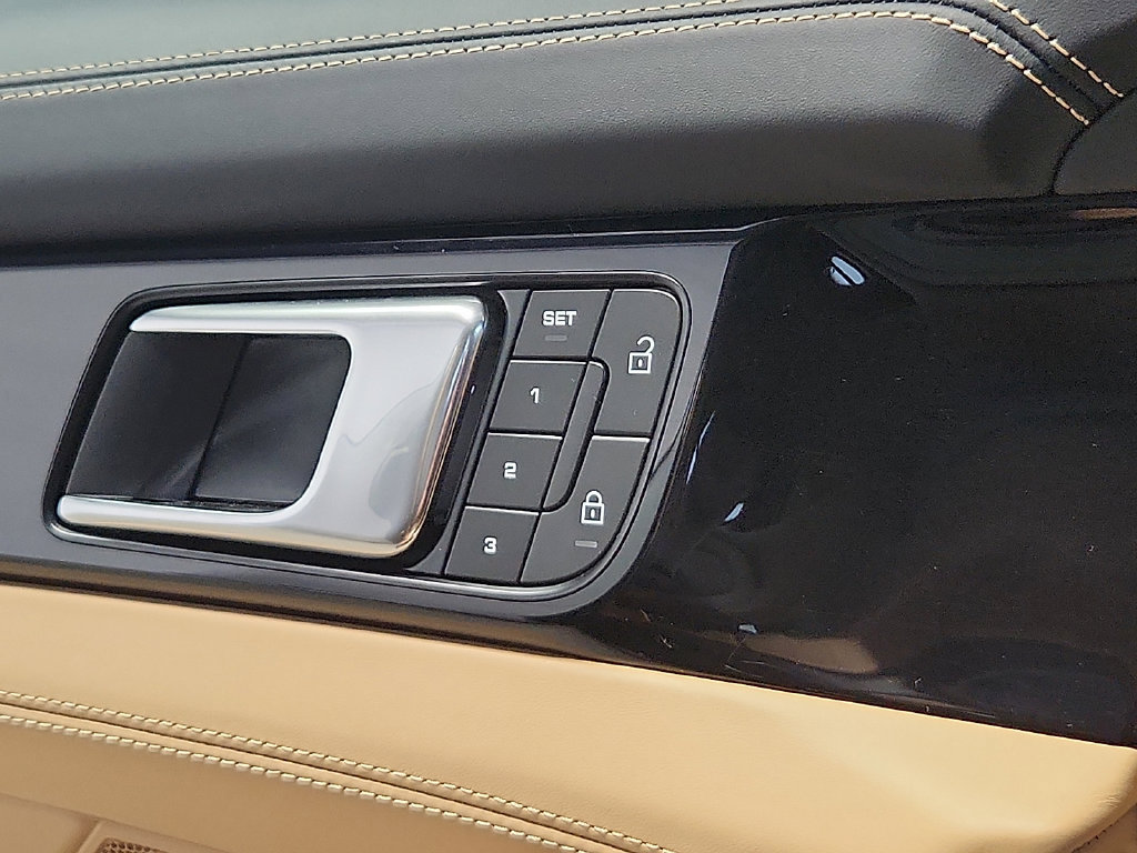 Certified 2023 Porsche Panamera image 23