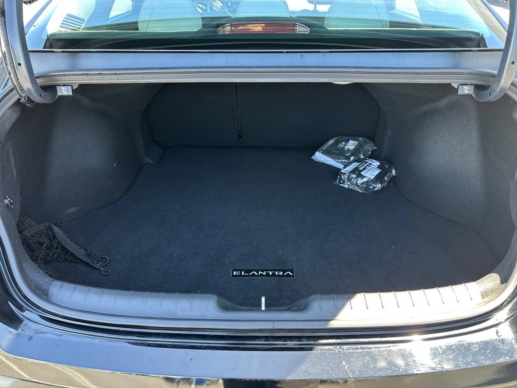 Certified 2025 Hyundai Elantra Limited FWD image 17