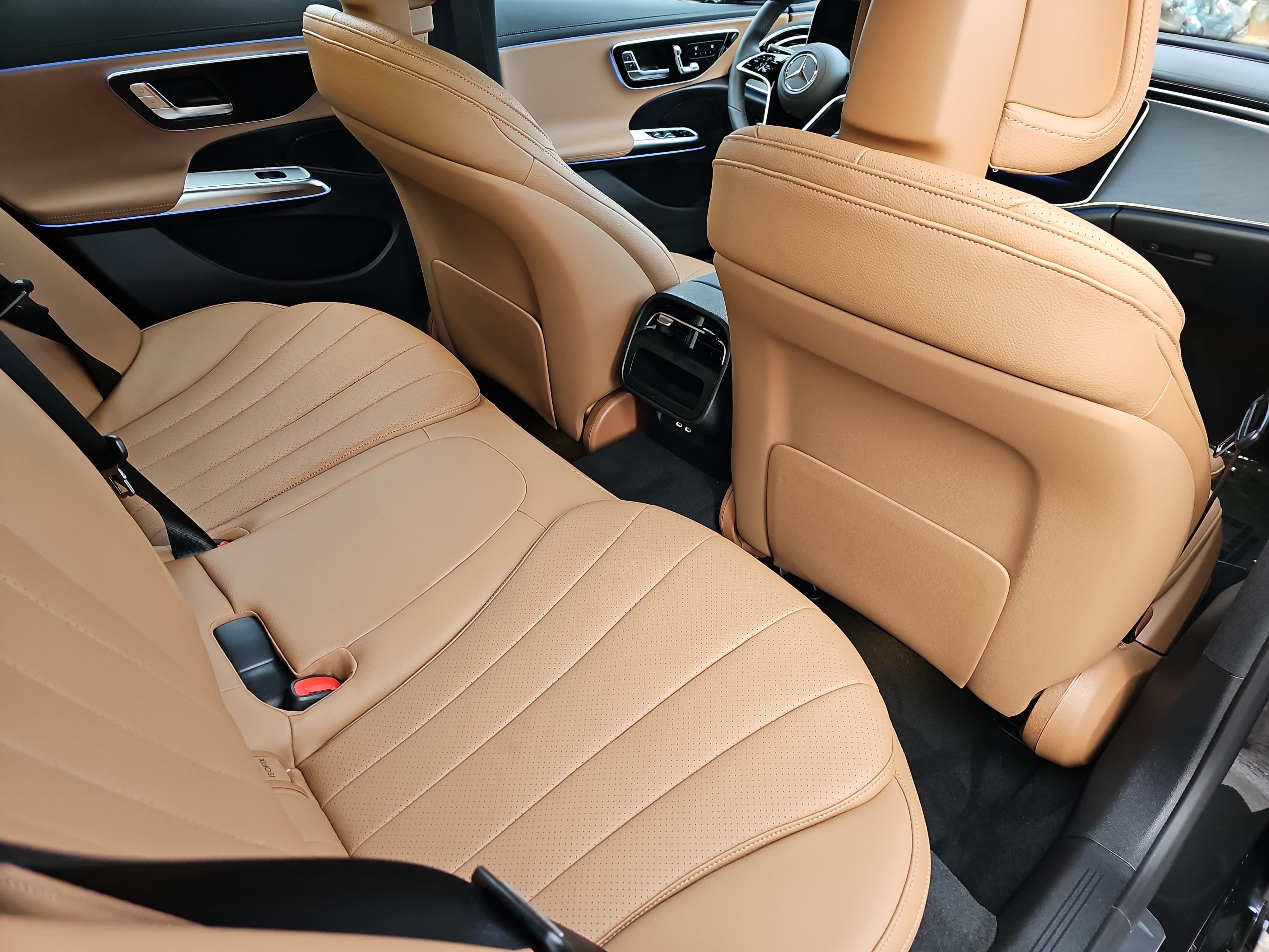 New 2026 Mercedes-Benz E 350 4MATIC Sedan image 11