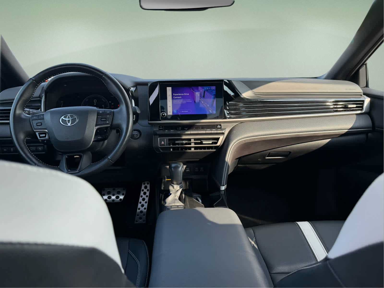 Used 2025 Toyota Camry SE FWD image 14