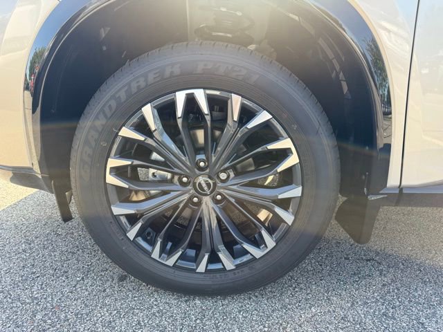 New 2026 Nissan Rogue Platinum image 14