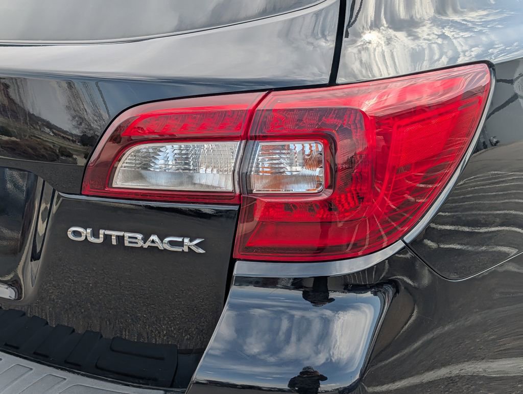 Used 2018 Subaru Outback 2.5i Premium image 17