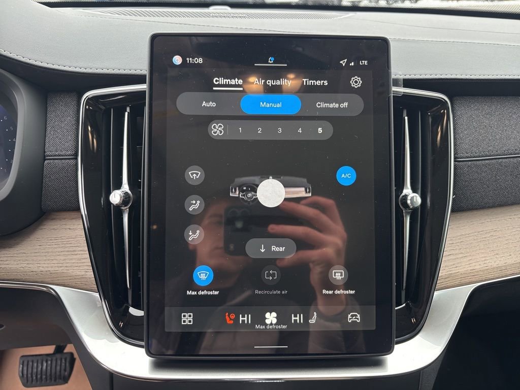 New 2026 Volvo XC90 B6 Plus w/ Protection Package Premier image 28