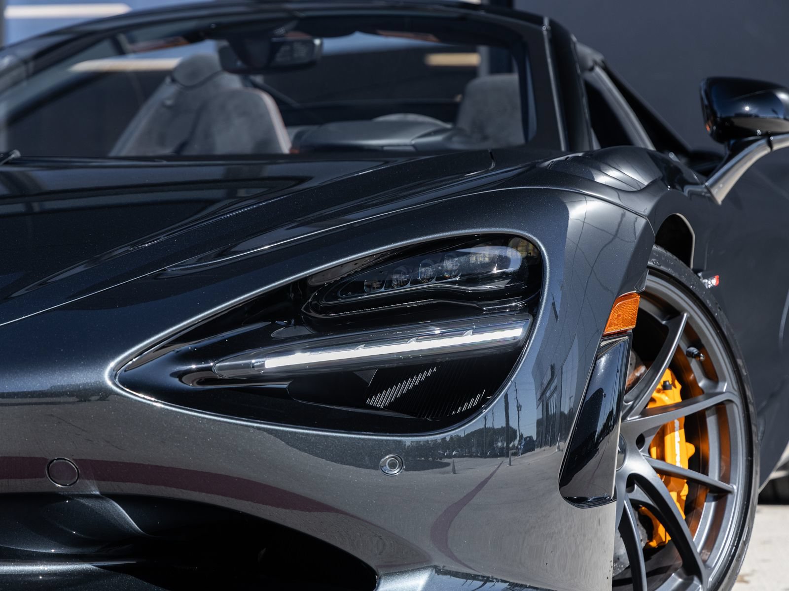 Used 2024 McLaren 750S Spider RWD image 18
