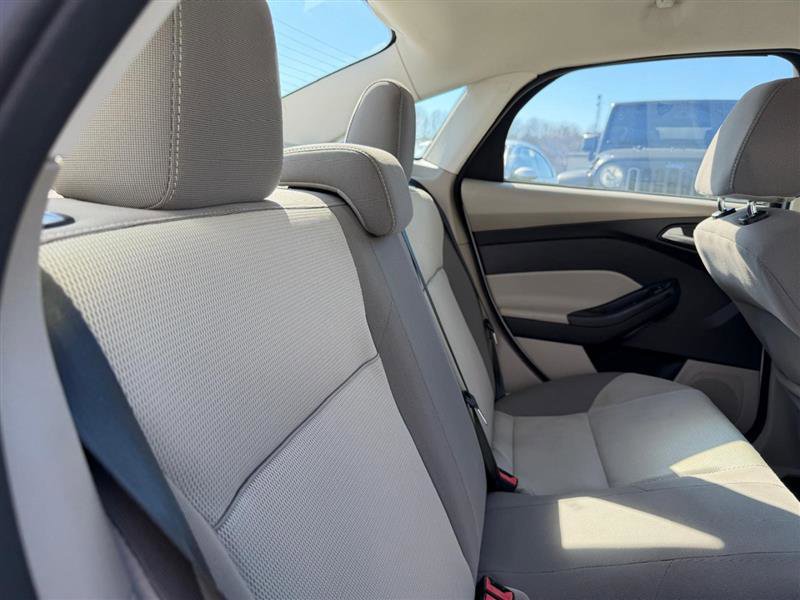 Used 2014 Ford Focus SE FWD image 19