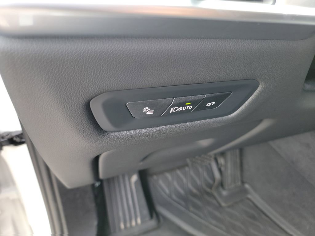 Certified 2025 BMW X5 xDrive50e w/ Premium Package image 23