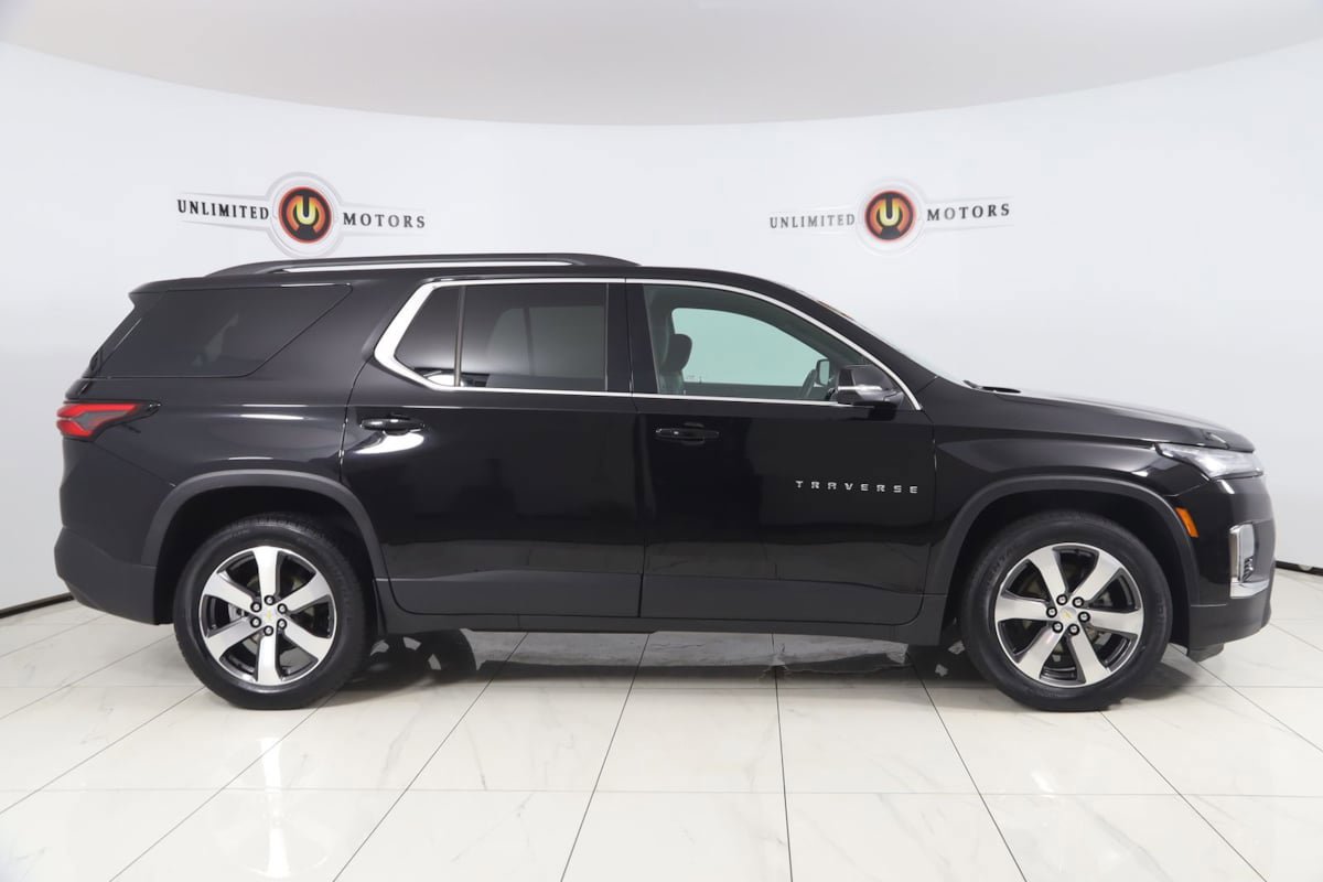 Used 2023 Chevrolet Traverse LT w/ LT Premium Package AWD/4WD image 2