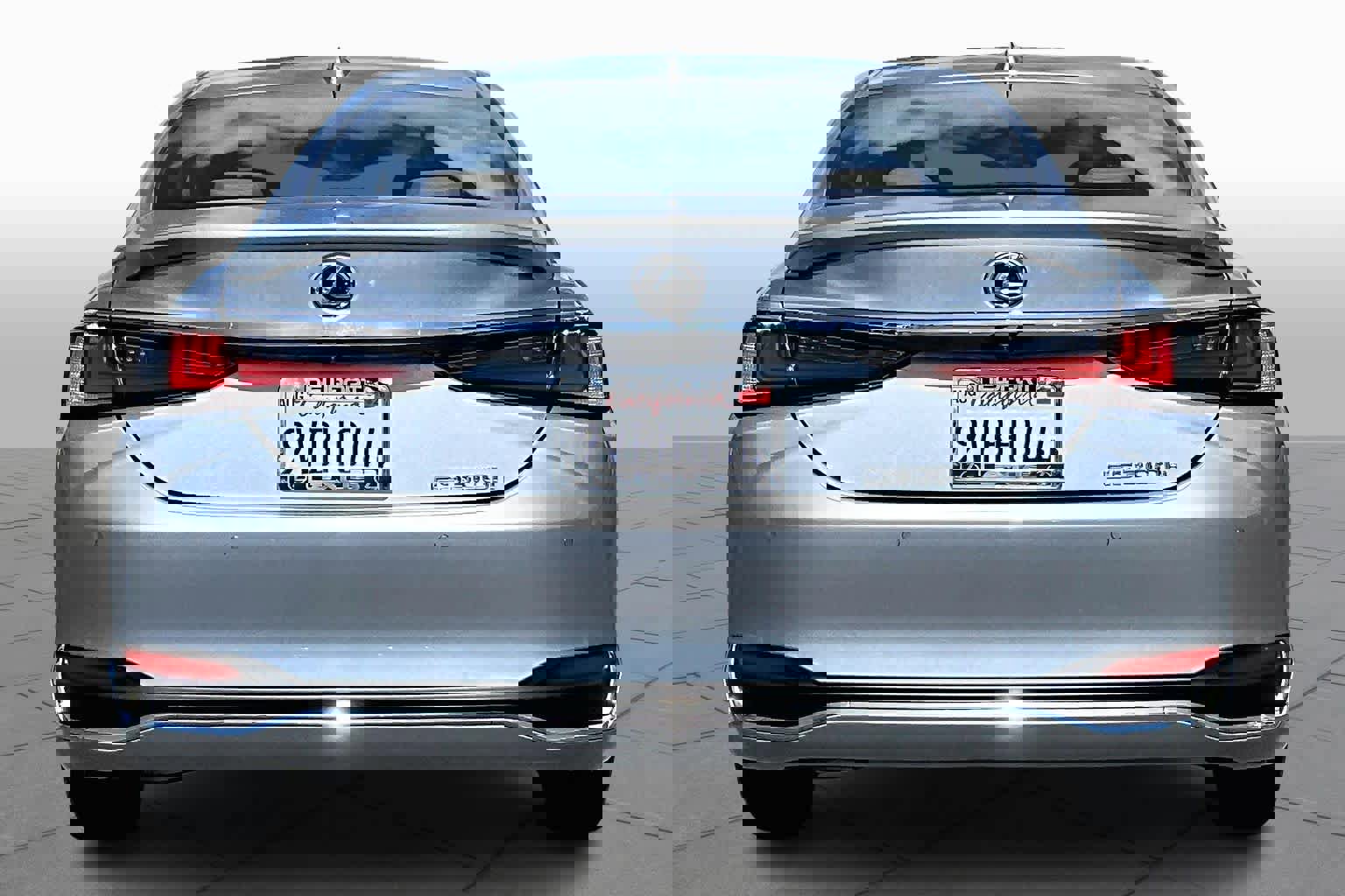 Certified 2025 Lexus ES 300h w/ Premium Package image 4