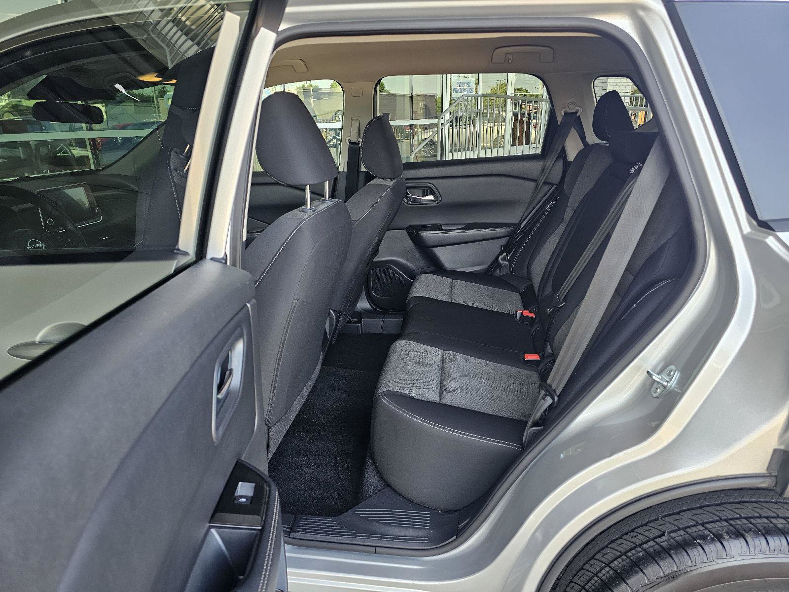 Used 2024 Nissan Rogue SV FWD image 16
