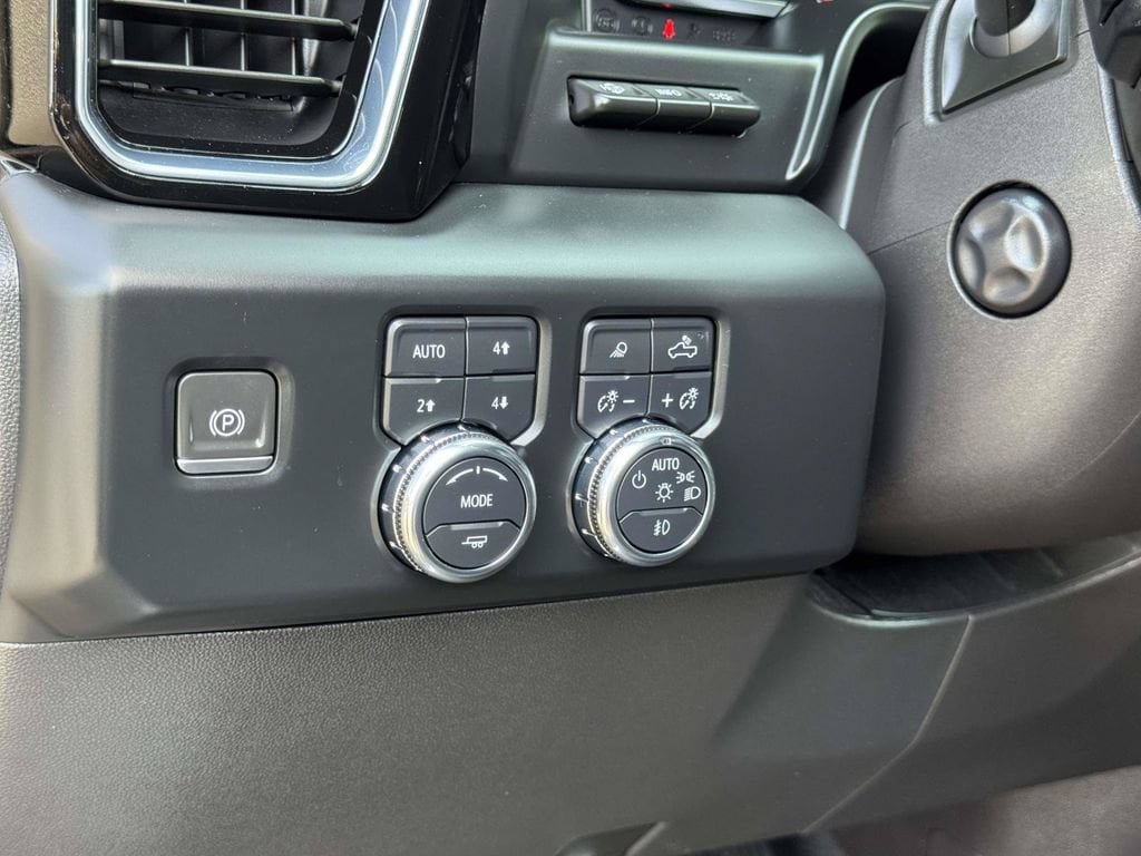 Used 2023 GMC Sierra 1500 Denali w/ Denali Reserve Package AWD/4WD image 10