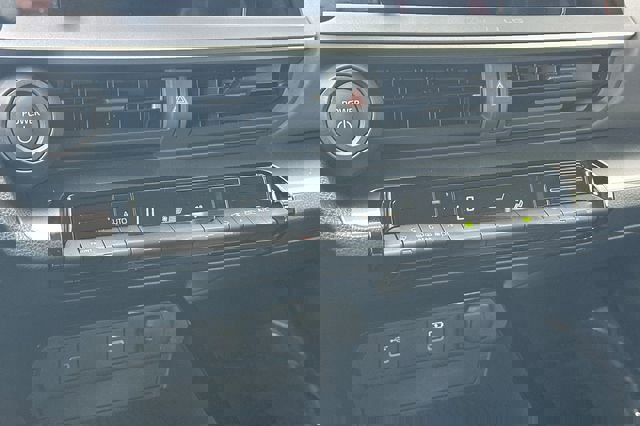 Used 2025 Toyota Prius LE FWD image 23