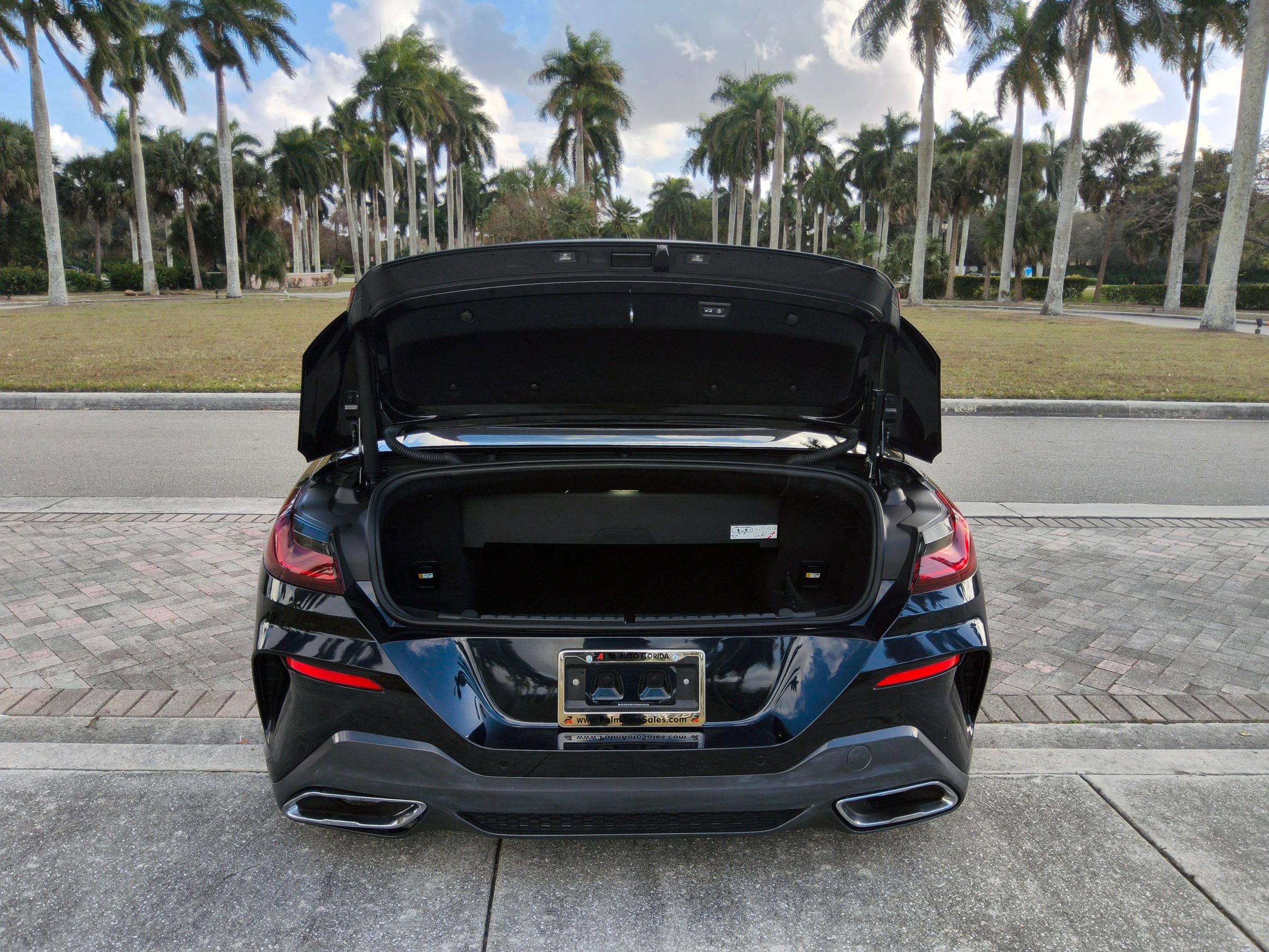 Used 2021 BMW 840i xDrive Convertible w/ M Sport Package image 11