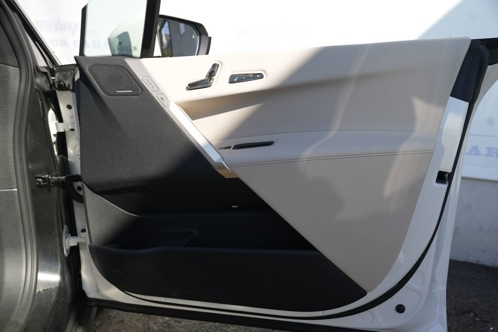 Used 2022 BMW iX xDrive50 w/ Premium Package image 34