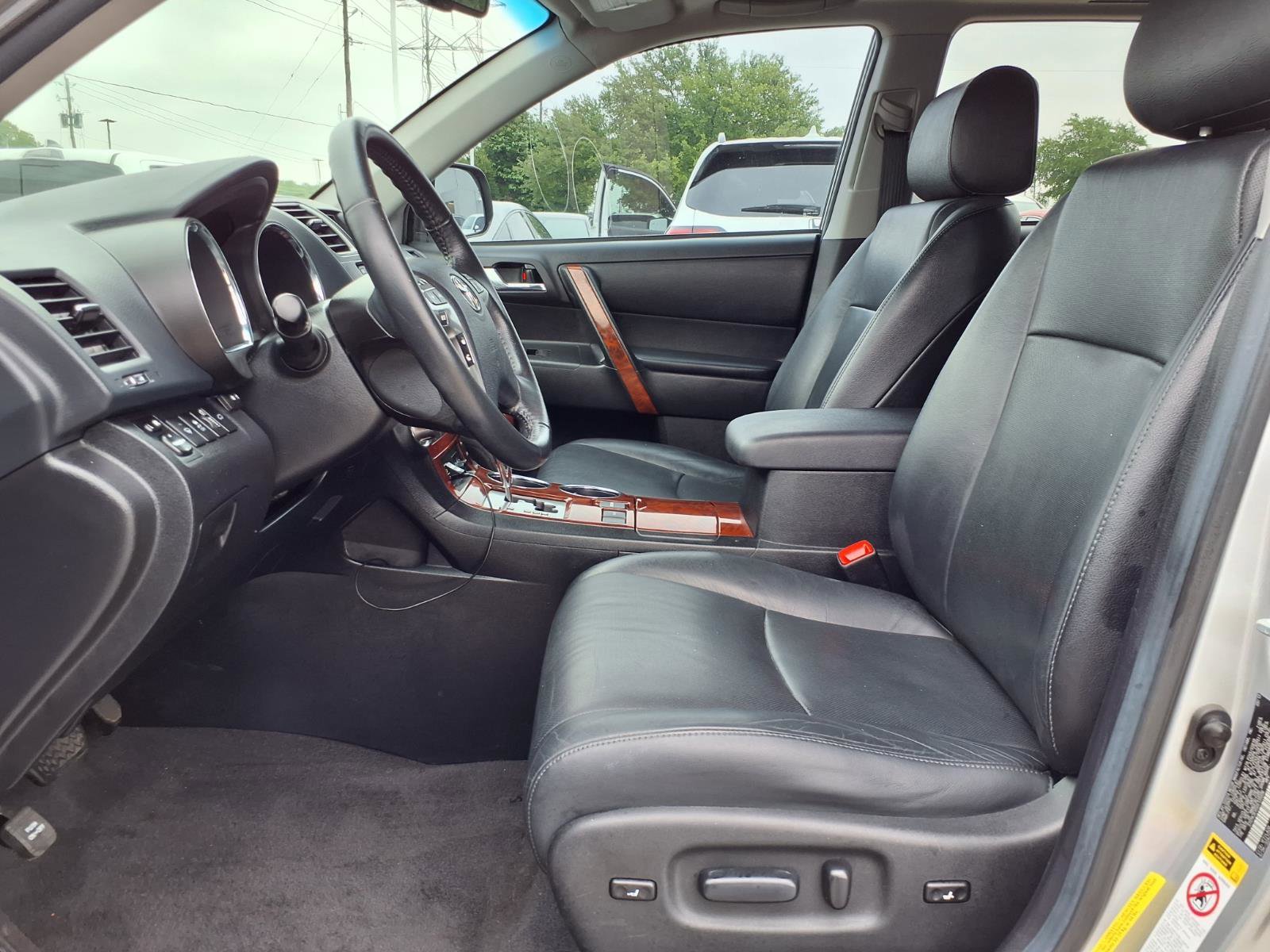 Used 2013 Toyota Highlander Limited FWD image 18
