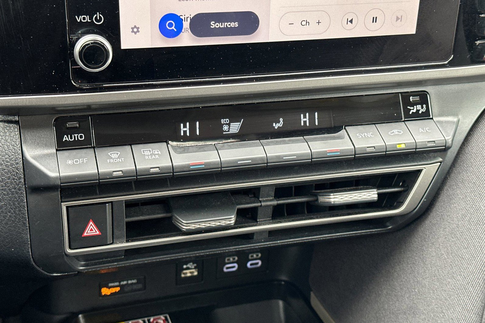 Used 2025 Toyota Camry LE image 19