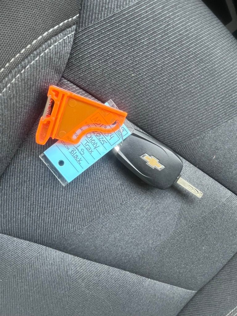 Used 2025 Chevrolet Trax LS FWD image 11