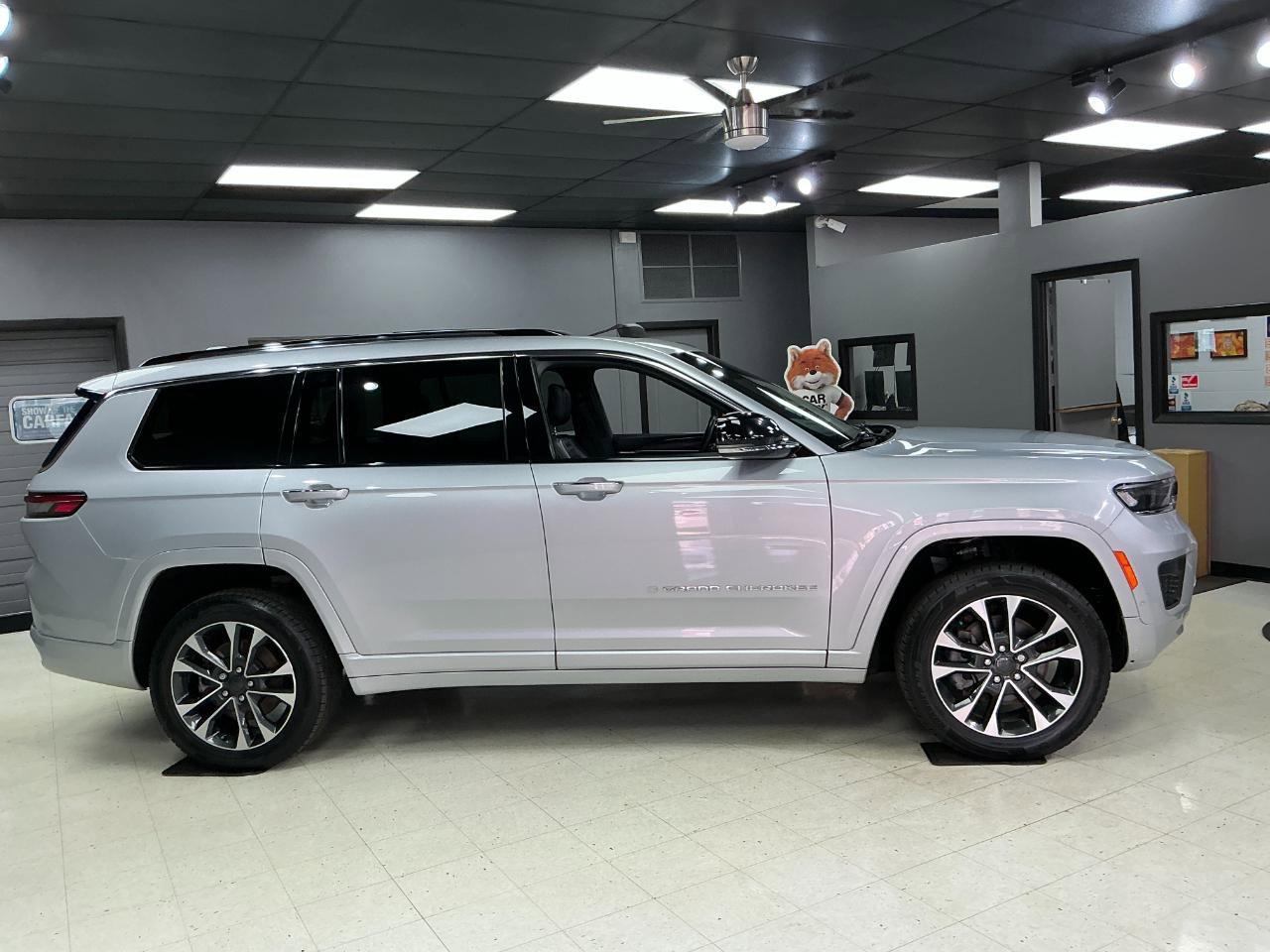 Used 2023 Jeep Grand Cherokee L Overland AWD/4WD image 9