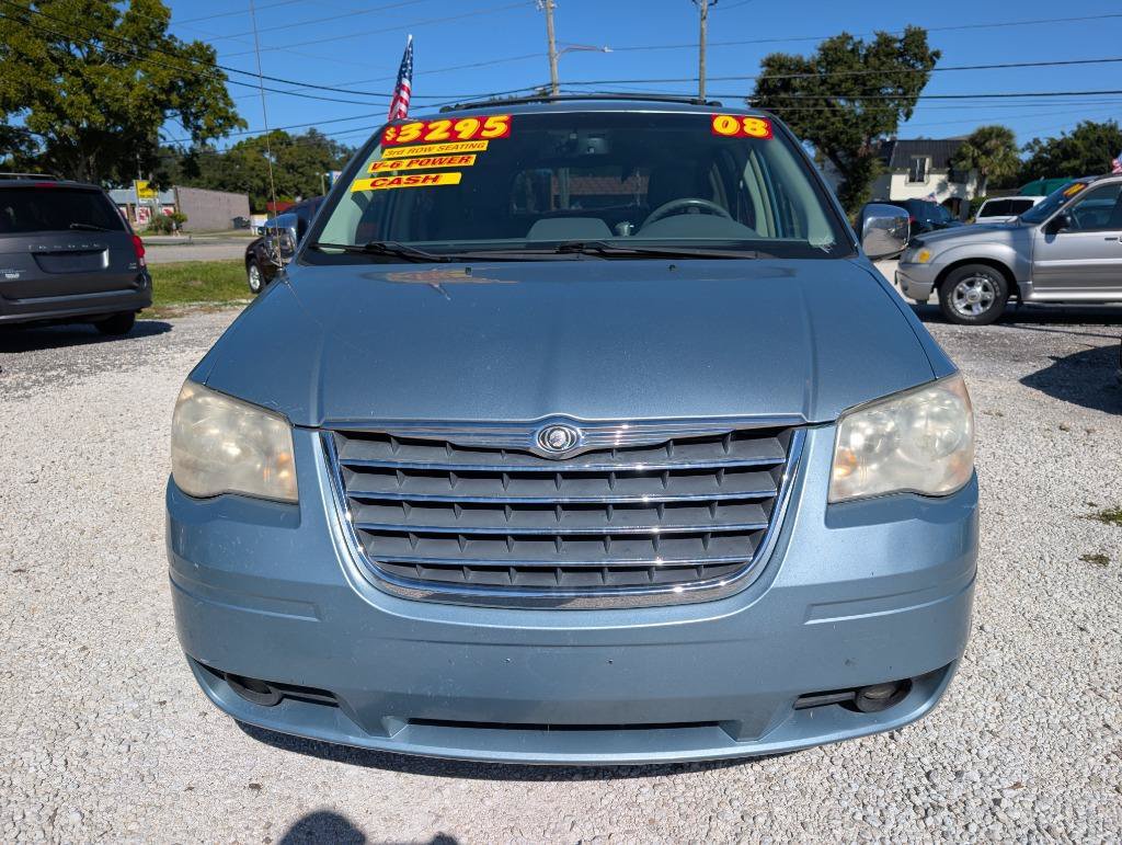 Used 2008 Chrysler Town & Country Touring FWD image 2