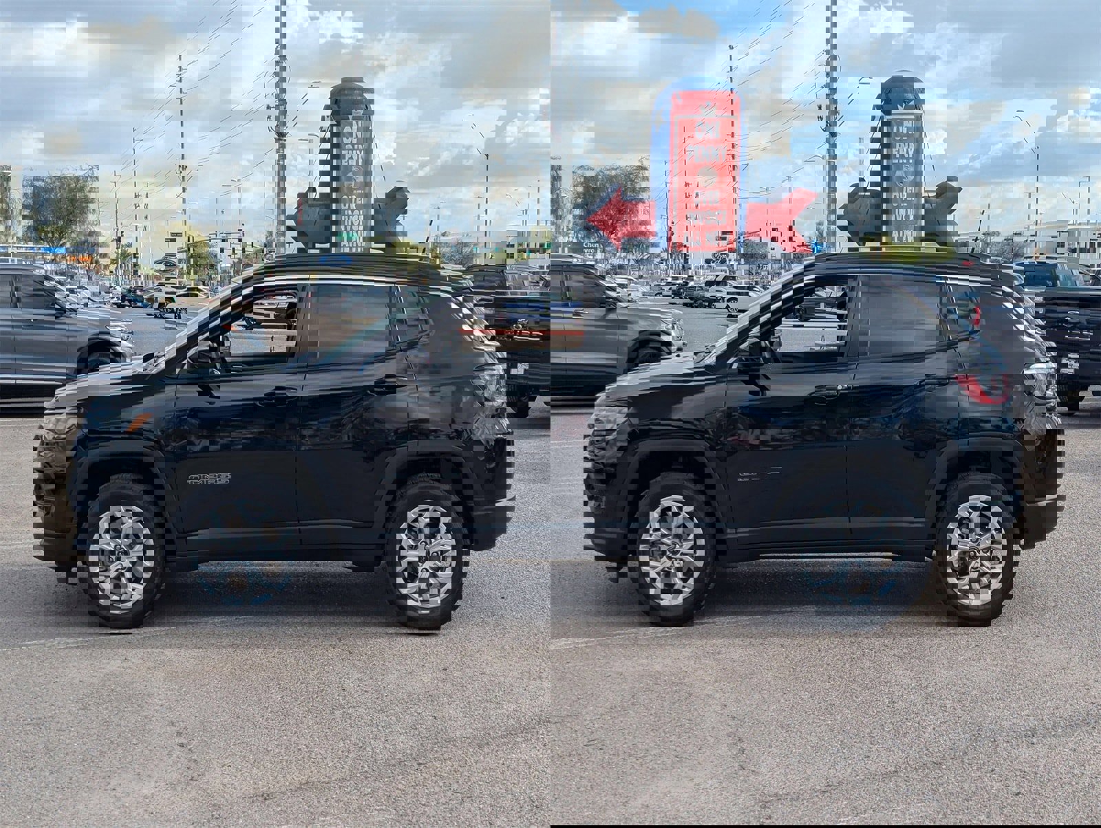 Used 2025 Jeep Compass Latitude image 24