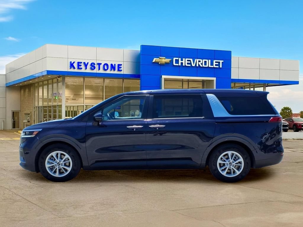 Used 2024 Kia Carnival LX FWD image 4