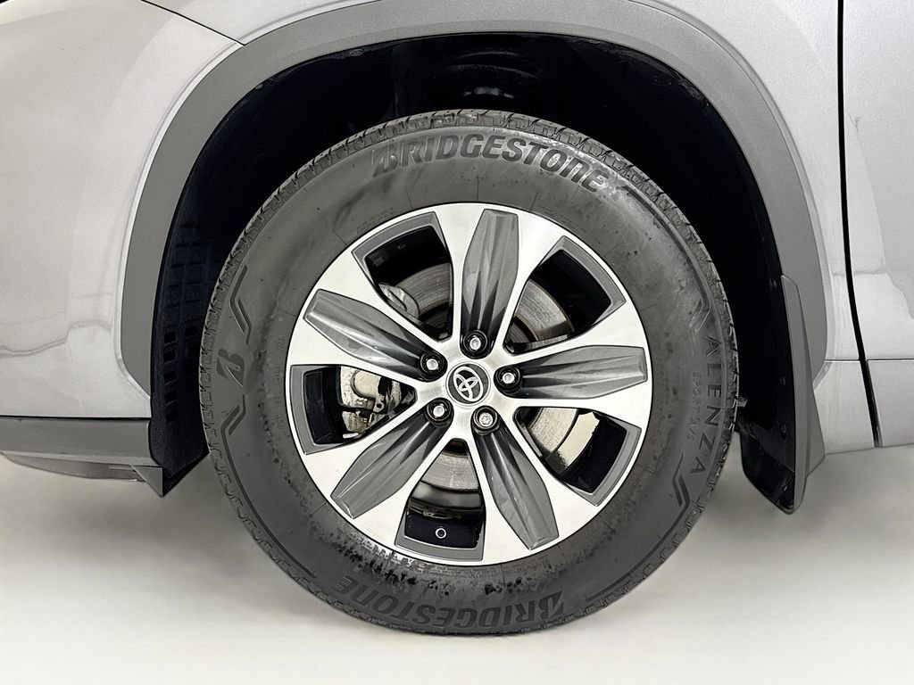 Used 2021 Toyota Highlander XLE image 30