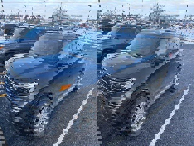 Used 2023 Ford Explorer XLT w/ Equipment Group 202A image 3