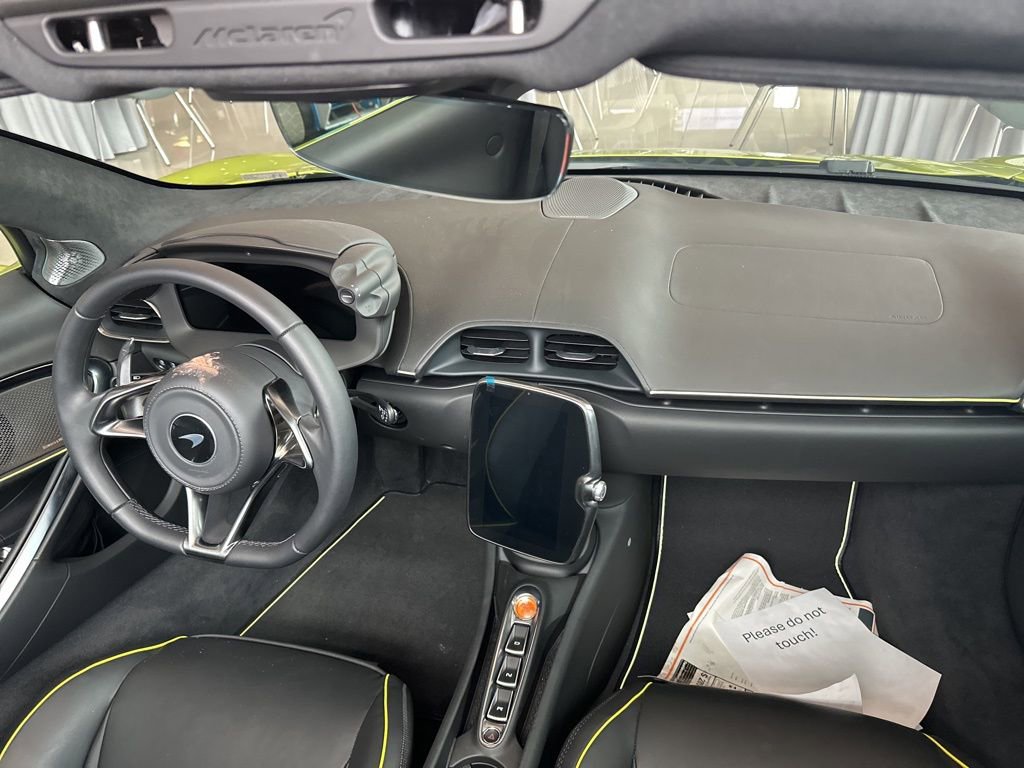Used 2025 McLaren Artura Spider image 20