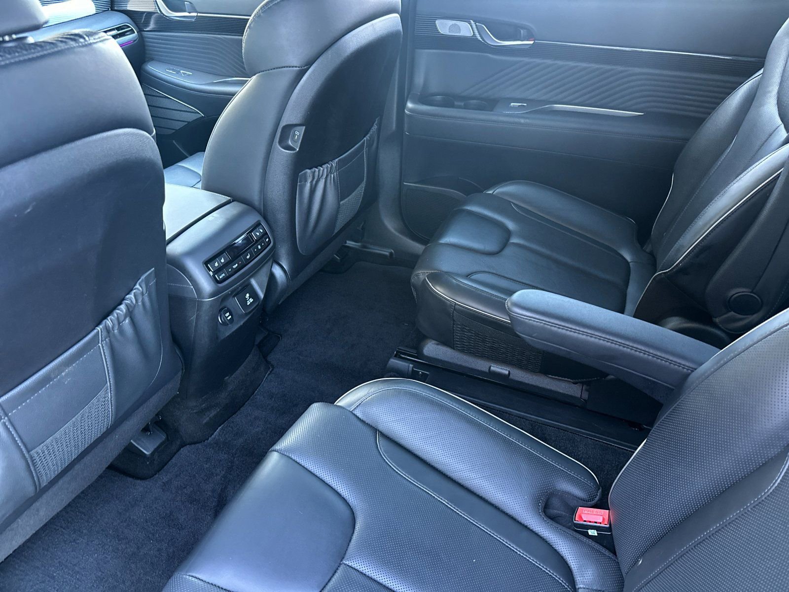 Used 2023 Hyundai Palisade Calligraphy image 12