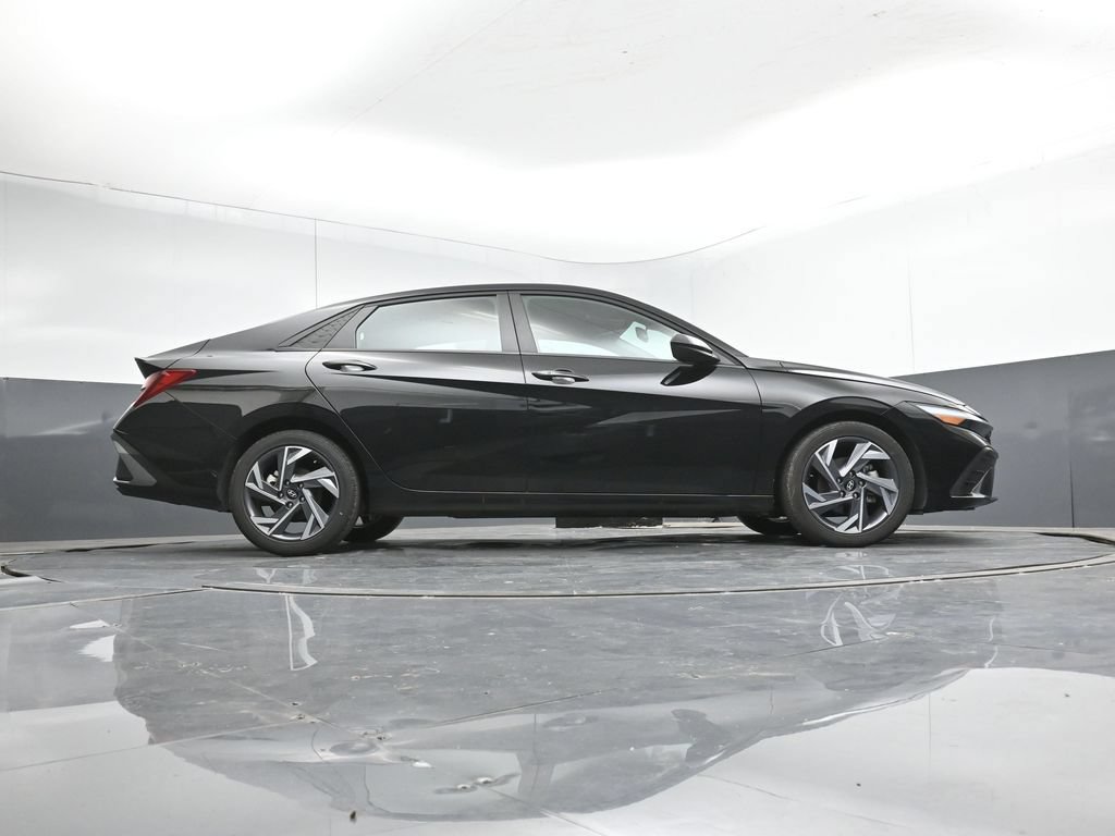 Certified 2025 Hyundai Elantra Sport FWD image 44