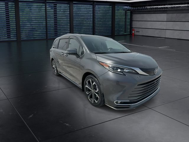 Used 2025 Toyota Sienna Platinum FWD image 2