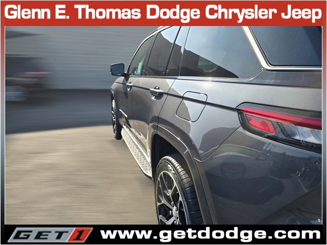 Used 2022 Jeep Grand Cherokee Summit image 10