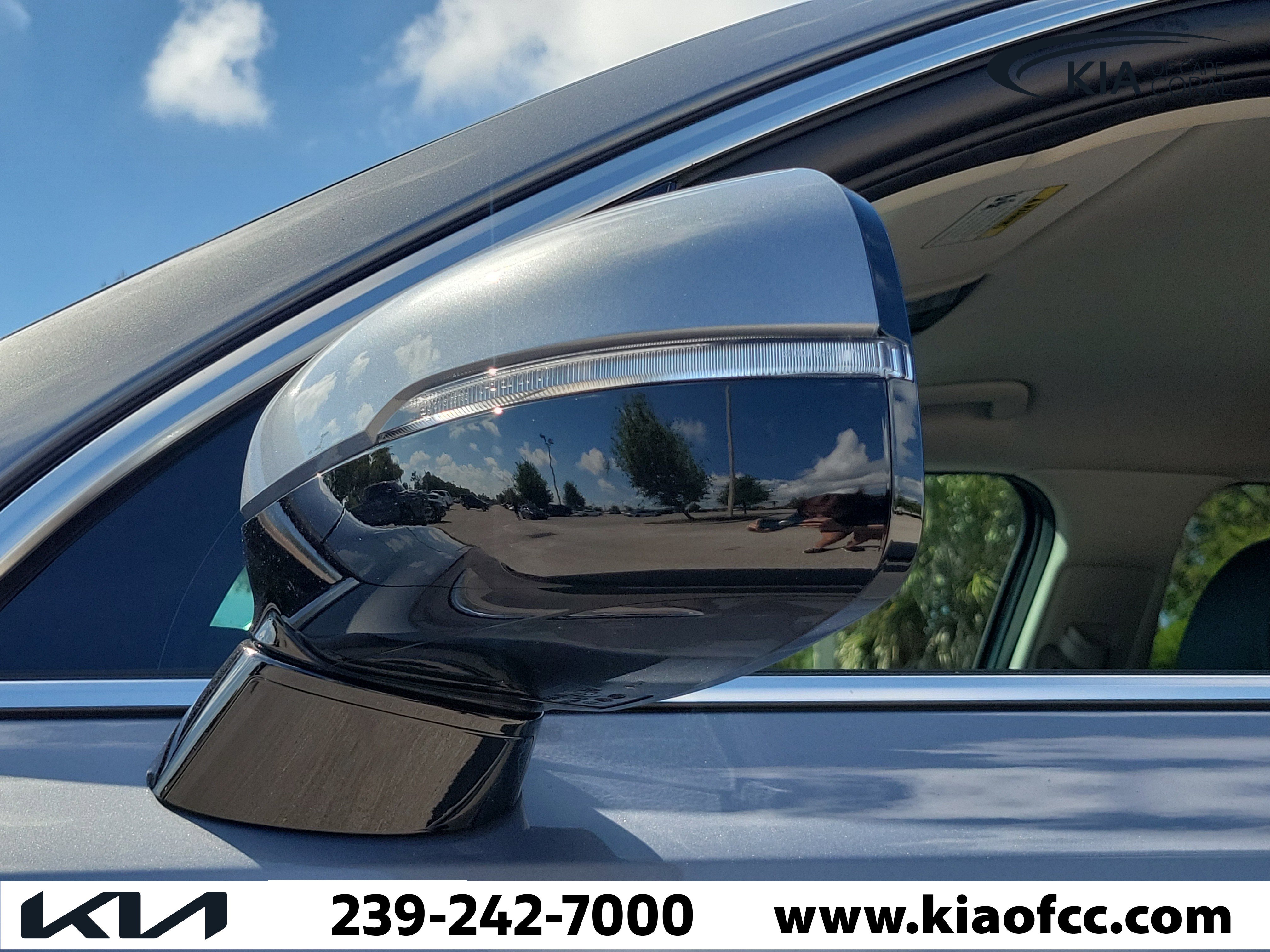 Certified 2025 Kia Sorento S FWD image 7