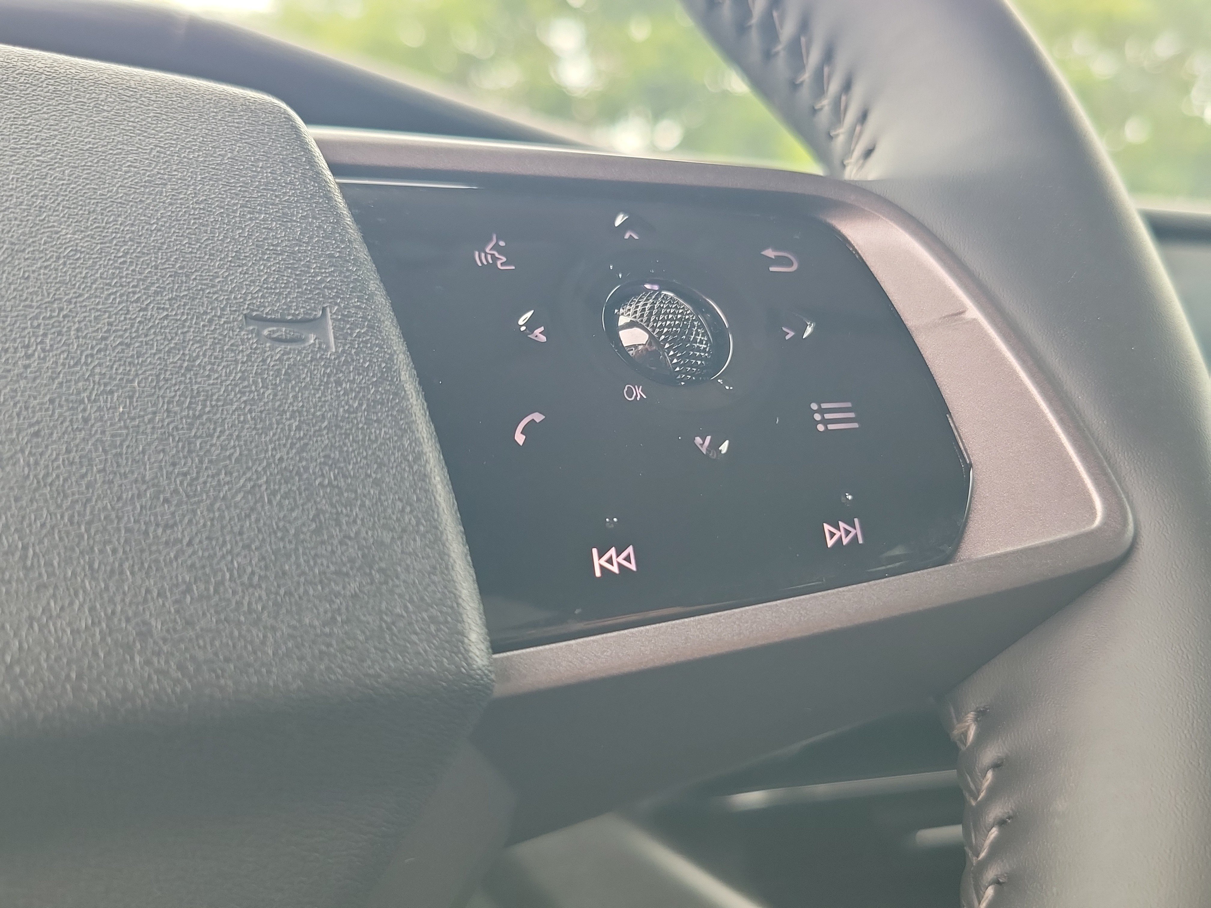 Certified 2025 Nissan Murano SV FWD image 22