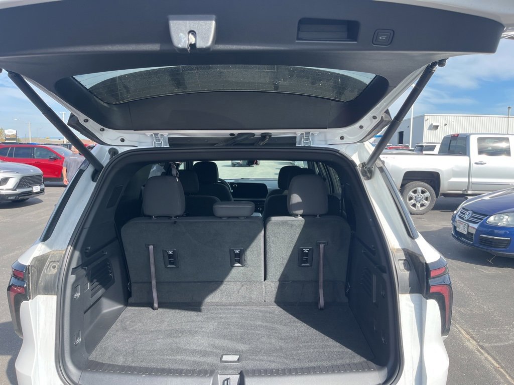 New 2025 Chevrolet Traverse LT w/ Midnight/Sport Edition image 7